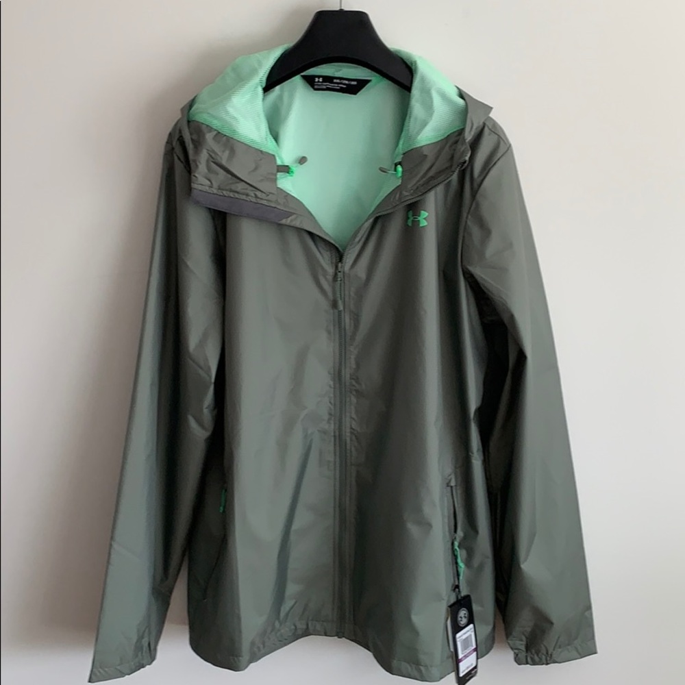 Under Armor Women’s Rain Jacket Size XXL!